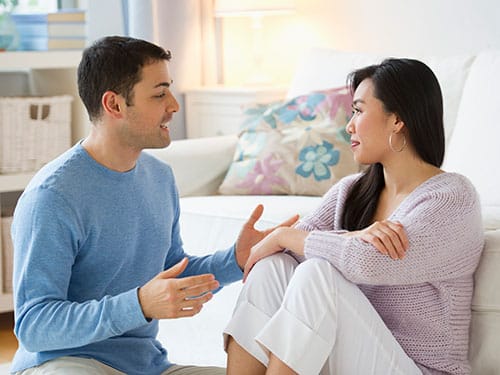 Comunicação Assertiva no Relacionamento: falar sem atacar e ouvir sem se defender